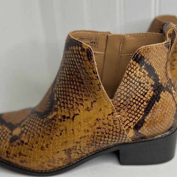 Vionic Womens Clara Boa Leather Snake Print Booties in Espresso Size 7 - Picture 4 of 7
